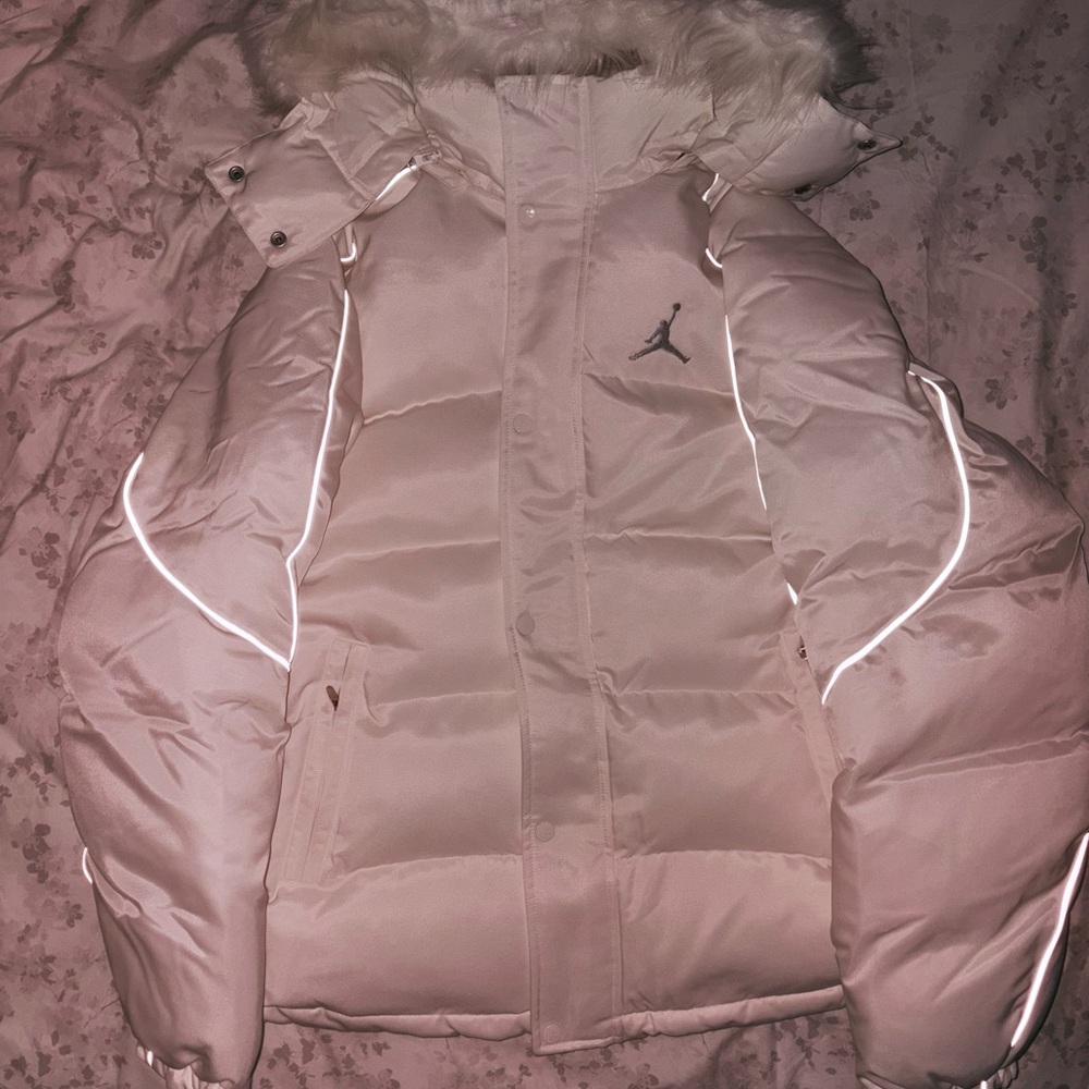 Jordan x Supreme Cream Jacket with Silver 3M reflective linings - Picture 5 of 6